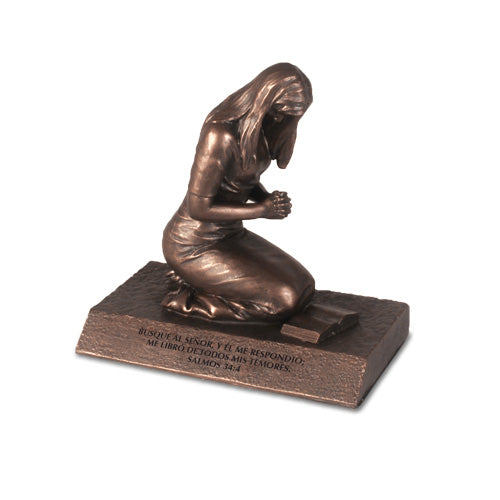 Spanish-Figurine-Praying Woman
